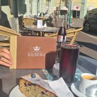 HeidelbeerKuchen auf vorderen Außensitzplätzen at Das Rieberg in Karlsruhe