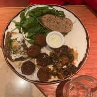 5 falafels, une tranche d'aubergine et quelques champignons at Margarito in Bilbao