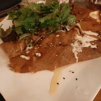 Galette mit Käse und Honig (nicht vegan, hat die nicht vegane Begleitung gegessen) at La Cantine in Honfleur