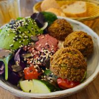 Le bowl falafel at La Cantine in Honfleur