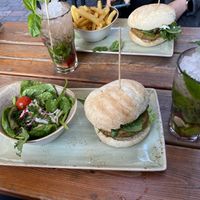 Burger menu „Frohnatur“ and „Trüffelfee" at Peter Pane in Rostock
