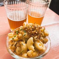 Macn’cheese and beers  at Vegan Junkies in Lisbon