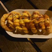 Aros de cebola com queijo e picante at Vegan Junkies in Lisbon