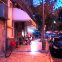 Entrance at left at Vegan Junkies in Lisbon