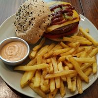 Beyond Burger! at Vegan Junkies in Lisbon