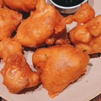 Bbq wings (de coliflor) 🤤 at Vegan Junkies in Lisbon