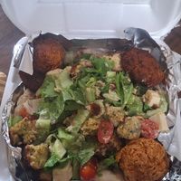 ¡Kebab Especial! 🥙🧆🍄🍅🥬🧀🌿

Con setas crujientes y falafel, crema y quesito vegano, bolitas de papa crujientes para acompañar 🤯😋💖✨️ at Trágame Tierra in Puebla