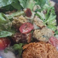 Lo prometo, son los Kebabs veganos más exquisitos que he comido en la vida 🥙🌿✨️

Pd. Estas bolitas de papa están a otro nivel 😋

100/10 at Trágame Tierra in Puebla