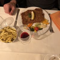Vegan cordon bleu with the „mexican“ filling (400g) - you can chose between fries or rice on the side (both were really good) #Veganuary at Bahnhof in Kallnach