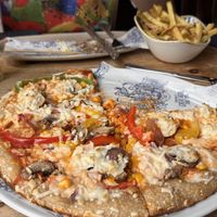 Vegetable pizza. Wasn’t the best pizza I’ve had but wasn’t the worst either - decent enough for a Sunday afternoon before the pictures    at Head of Steam in Durham