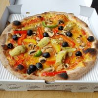 Pizza giardino at Dieci Pizza - Schaffhauserstrasse in Zurich