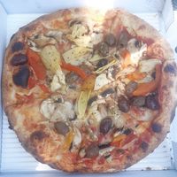Giardino pizza w/vegan cheese, that I had (and loved) at Dieci Pizza in Rapperswil-jona