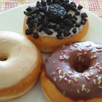 Vegan donuts at EnVie Vegan in Geneva