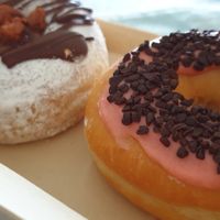 Vegan donuts at EnVie Vegan in Geneva