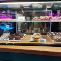 Muffins and cakes at EnVie Vegan in Geneva