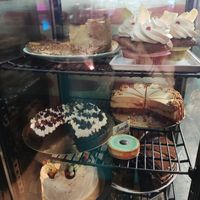 Cakes at EnVie Vegan in Geneva