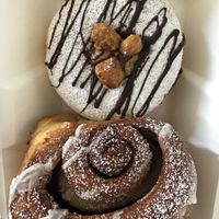 Donut & cinnamon roll  at EnVie Vegan in Geneva