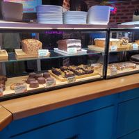 Dessert window at EnVie Vegan in Geneva