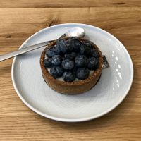 Tartelette aux myrtilles  at EnVie Vegan in Geneva