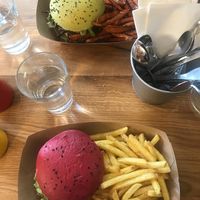 Burgers at EnVie Vegan in Geneva
