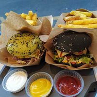 She Hulk + Dark Knight at EnVie Vegan in Geneva