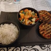 Hamburguesa vegana at La Bella Vita in Porto Covo