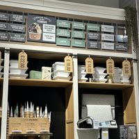 The options for vegan gelato are indicated by a green label.  at Gelateria La Romana - Ostiense in Rome