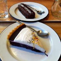 Bounty et tarte aux myrtille  at SLOW in Soorts-hossegor