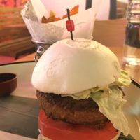 Burger Beyond Meat + frites de patate douce at Hanoi Ca Phe in Velizy-villacoublay