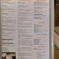 Gelato flavours, milkshakes, coffee, drinks at Scoop 'n Dough in Lisbon