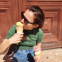 Hibicus-passionfruit & pistacchio; cookie dough&brownie & hibiscus-passionfruit at Scoop 'n Dough in Lisbon