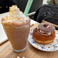Milkshake and dought at Scoop 'n Dough in Lisbon