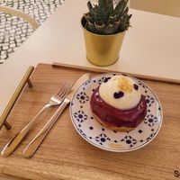 Panna Cotta blueberry donut at Scoop 'n Dough in Lisbon