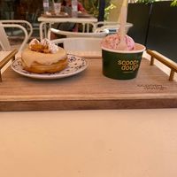 Ice cream with flavors "mango lassi" and "raspberry cheesecake" and a "banoffee pie" doughnut at Scoop 'n Dough in Lisbon