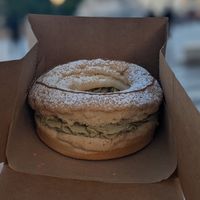 Pistachio Donu (6,1€) at Scoop 'n Dough in Lisbon