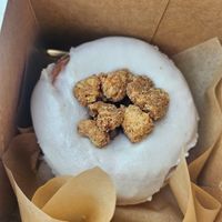 Apple Crumble doughnut at Scoop 'n Dough in Lisbon