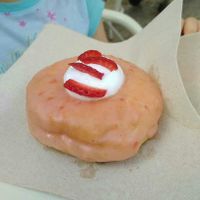 Strawberry and lemon at Scoop 'n Dough in Lisbon