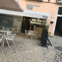 The entrance  at Scoop 'n Dough in Lisbon