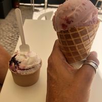 Strawberries n cream at Scoop 'n Dough in Lisbon