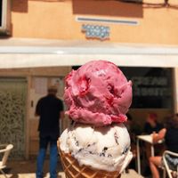 Cookies n cream + raspberry oat ice cream at Scoop 'n Dough in Lisbon