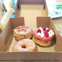 World's best vegan doughnut shop, 2020 😍 at Scoop 'n Dough in Lisbon