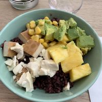 Medium vegetarian poke bowl with brown rice, tofu, corn, avocado, and pineapple for 9€ at Poketea in Paris