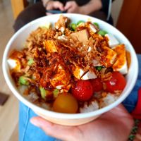 Poke bowl sauce saté at Poketea in Paris
