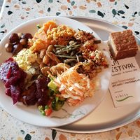 Mittagsteller nach Auswahl und veganes Blondie at Tibits - Gundeli in Basel