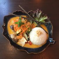 super leckeres 🔴 rotes Curry mit Fe spendendem Brokkoli 🥦 (kann spuren von Erdnüssen 🥜 enthalten ;- )  at Bao Bao in Hamburg