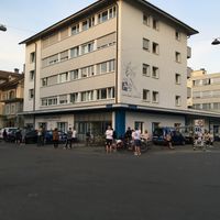 the queue around the neighbourhood  at Gelateria di Berna - Länggasse in Bern