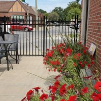 Outdoor dining at 10th Street Diner in Indianapolis