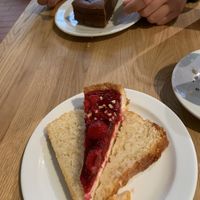 Vegan cake in the foreground, non-vegan chocolate cake in the back at Cafe Koppel in Hamburg