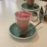 Chai latte pink at Urbano Specialty Coffee in Madrid