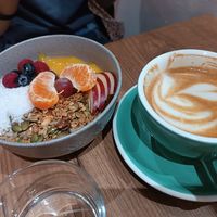 Açai bowl at Urbano Specialty Coffee in Madrid